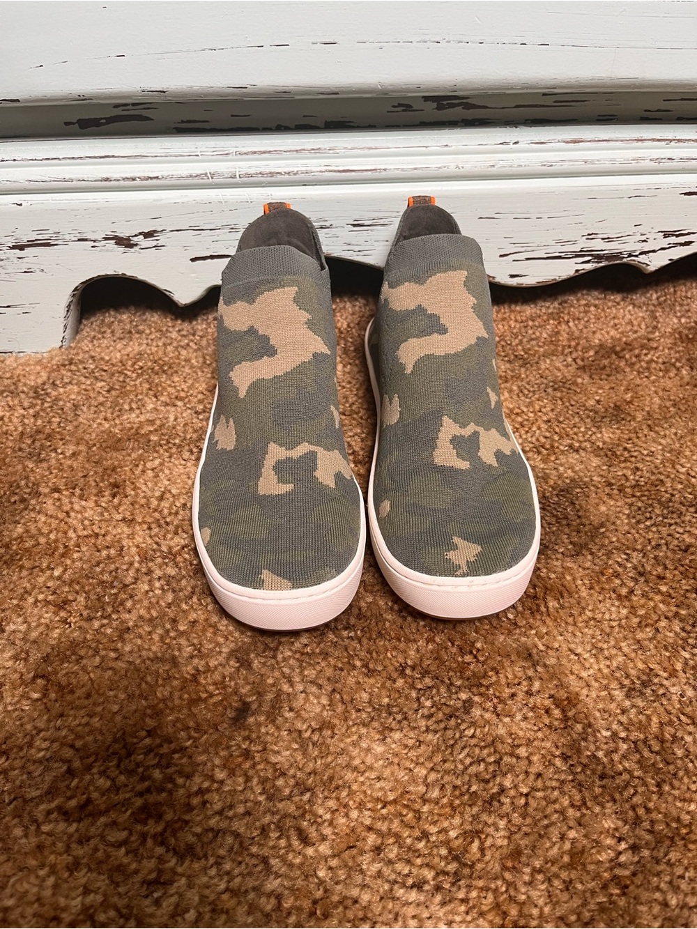 LL Bean Women’s Eco Bay Knit Chelsea Sneakers in camo. Size 7.5.